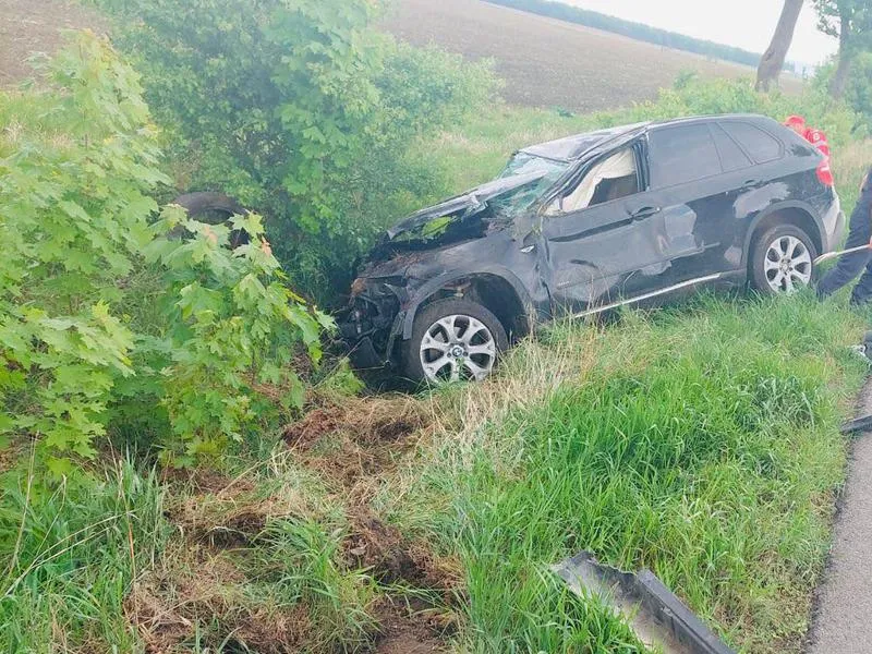 Un șofer iese din parcare fără să se asigure și e spulberat de un SUV. Avea 78 de ani. / Foto: bzi.ro