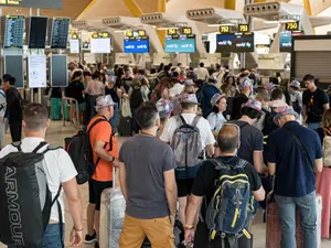 Haos pe aeroporturi în întreaga lume. Sute de zboruri au fost anulate Ce se întâmplă pe Otopeni - Foto: Profimedia Images