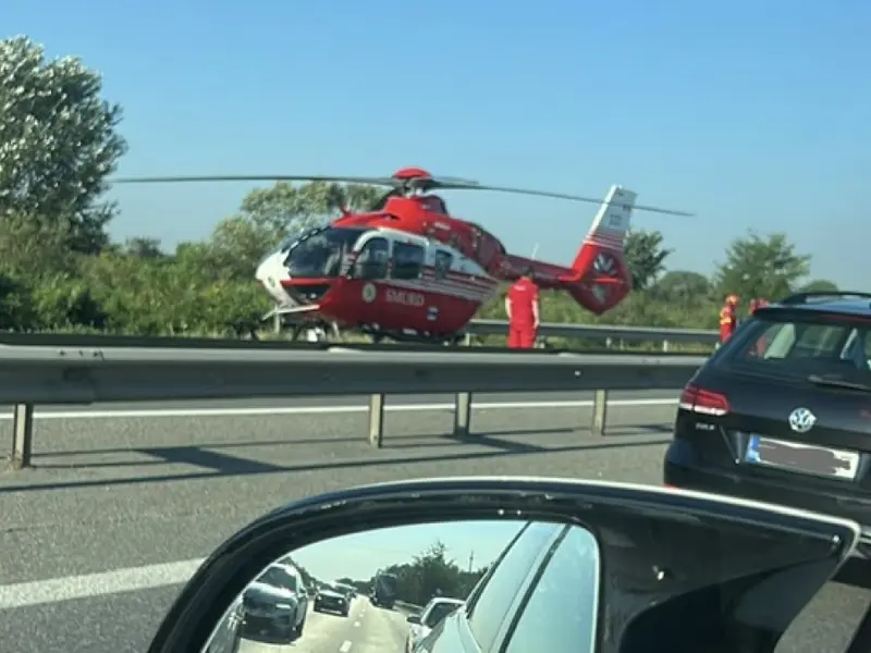 Accident cu 3 victime pe Autostrada A1. Salvatorii au intervenit de urgență cu un elicopter SMURD - Foto: Centrul Infotrafic