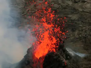 VIDEO LIVE Alertă de gradul roșu. Vulcanul Kilauea a reintrat în erupție după o serie de cutremure - FOTO: Profimedia