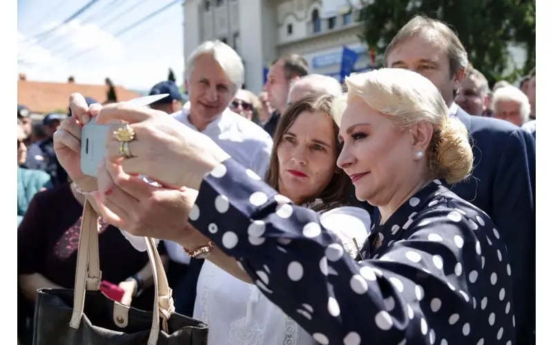 Viorica Dăncilă a preluat conducerea PSD și vorbește liber, fără să citească de pe foaie Foto: guv.ro