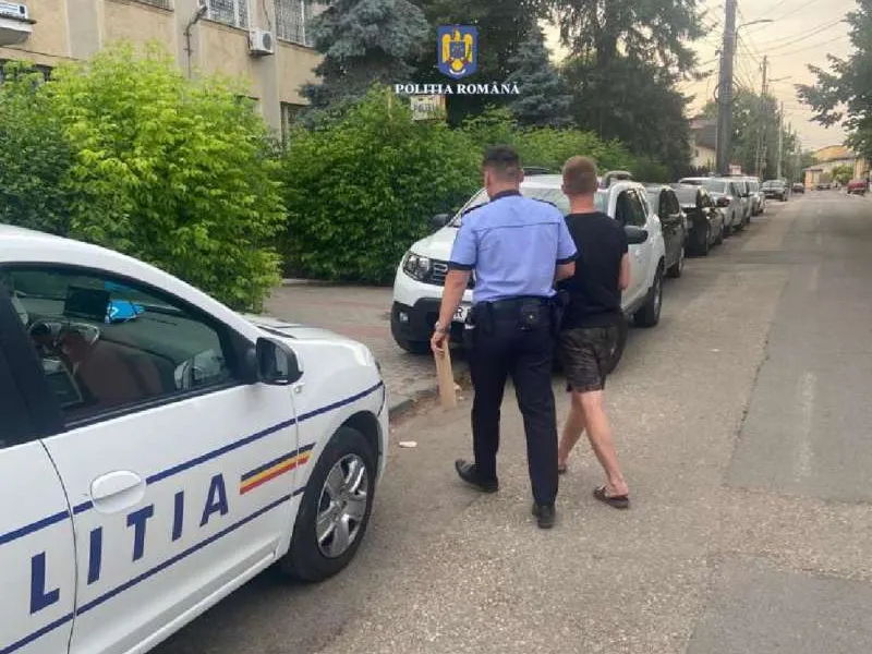 Un tânăr în vârstă de 24 de ani a fost arestat preventiv pentru lipsire de libertate în mod ilegal şi lovirea sau alte violenţe. / Foto: IPJ Giurgiu