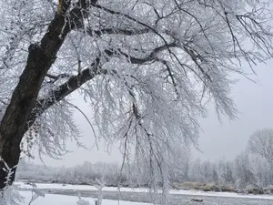 VREMEA se răcește considerabil în toată țară. Precipitații sub formă de ninsoare la munte - Foto: Iquam foto / imagine rol ilustrativ