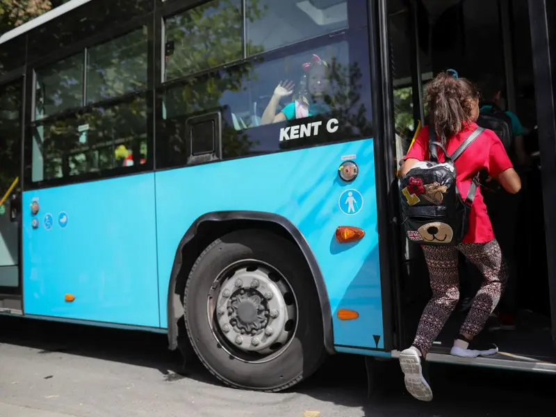 Elevii și-au plătit singuri abonamentele - Foto: INQUAM PHOTOS / George Călin