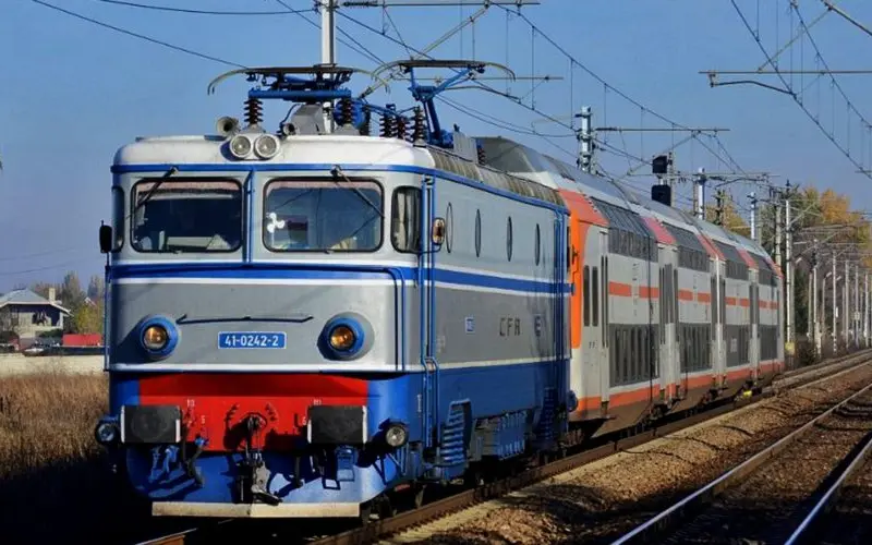 Trenurile CFR aproape stau pe loc din cauza caniculei: restricţii de viteză pe raza a şase regionale. / Foto: playtech.ro