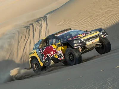 Sebastian Loeb a impus ritmul în a doua zi a Dakar-ului, la volanul Peugeot-ului 3008 DKR.