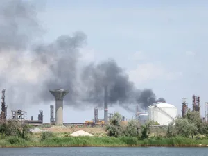 Unul dintre muncitorii răniţi în explozia Rafinăriei Petromidia Năvodari a murit în Germania/FOTO: Inquam Photos/Costin Dinca