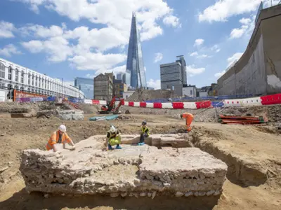 Un mausoleu roman „unic”, vechi de 2.000 de ani, a fost descoperit pe un șantier din centrul Londrei - Foto: MOLA