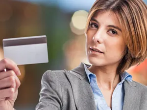 O nouă escrocherie cu cardul bancar golește contul instant. Banca nu va bloca tranzacția - Foto: Freepik (rol ilustrativ)