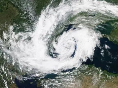 Un ciclon extratropical, format deasupra Mării Negre, amenință România.