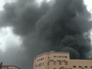 Bubuituri puternice şi incendiu la sediul serviciului secret FSB, din Rostov pe Don, în Rusia - Foto: captură video Twitter/ Special Kherson Cat