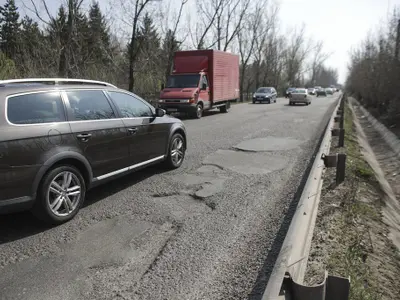 Gropile nu le numără nimeni, dar Guvernul vrea să crească și de 4 ori amenzile pentru rovinietă. / Foto: Inquam Photos / Octav Ganea