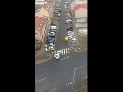 Urmărire ca în filme la Debrețin, Ungaria. Doi hoți au spart o bijuterie și fug de poliție. / Foto: captură video