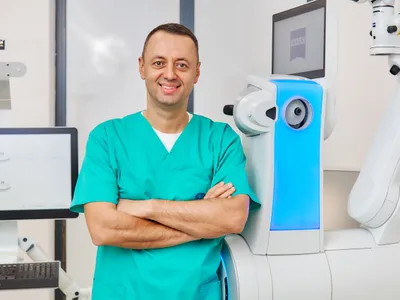 Clinicile „Dr. Holhoș” sunt cea mai mare rețea privată de servicii medicale oftalmologice din țară și totodată brandul cel mai puternic de pe piața de profil