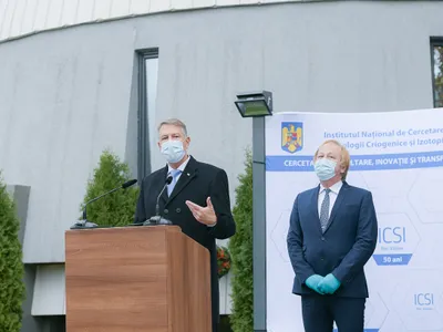 Președintele Klaus Iohannis în timpul vizitei de la  Institutul Național de Cercetare-Dezvoltare pentru Tehnologii Criogenice și Izotopice Râmnicu Vâlcea/FOTO: Presidency