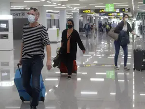 Români la aeroport: „Au ajuns la check-in cu teste PCR pozitive. Credeau că nu contează rezultatul”/FOTO: Getty