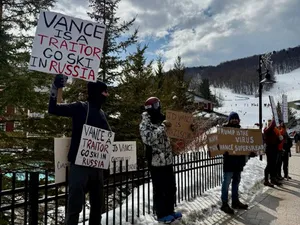 JD Vance, evacuat urgent de pe pârtia de schi din Vermont, după cearta cu Zelenski. Ce s-a întâmplat - Foto: X / @NanaSajaia