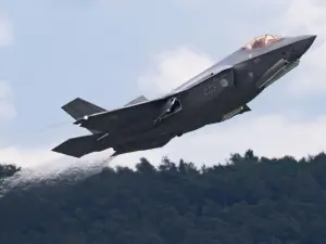 VIDEO Care e cel mai tare avion invizibil din lume? F-35 al SUA, J-20 al Chinei ori Suhoi rusesc? - Foto: Profimediaimages.ro (Imagine cu caracter ilustrativ)