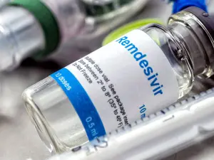 Ministerul Sănătății cumpără a 32.800 de flacoane de Remdesivir cu bani din „Rezerva epidemică”. / Foto: medscape.com