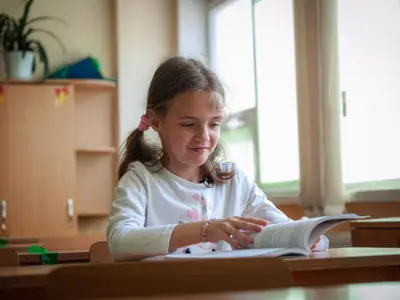 Sașa la școală - Foto: Unicef