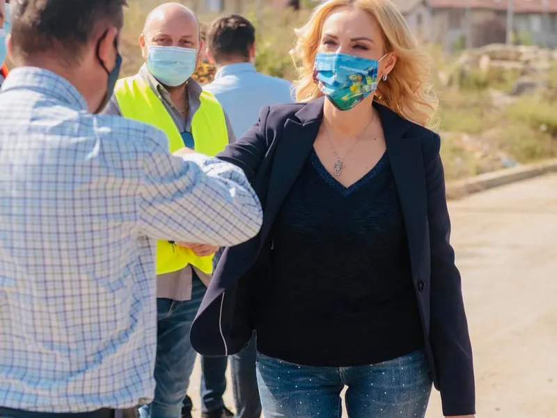 Gabriela Firea, pe când era în campanie electorală pentru un nou mandat la Primărie. Sursa foto:Facebook