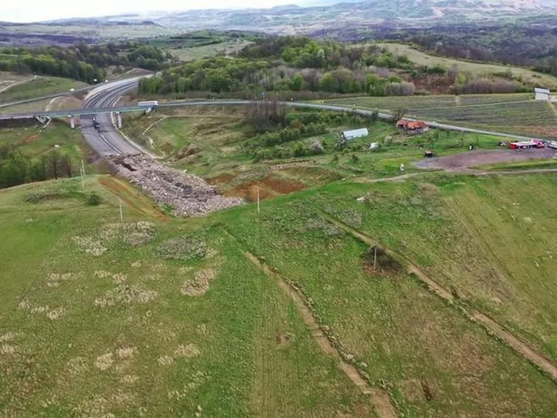 „Autostrada rușinii naționale”: La 8 luni de la reînceperea lucrărilor, au apărut și utilajele - Foto: Facebook/Asociația Pro Infrastructură - Imagine cu rol ilustrativ