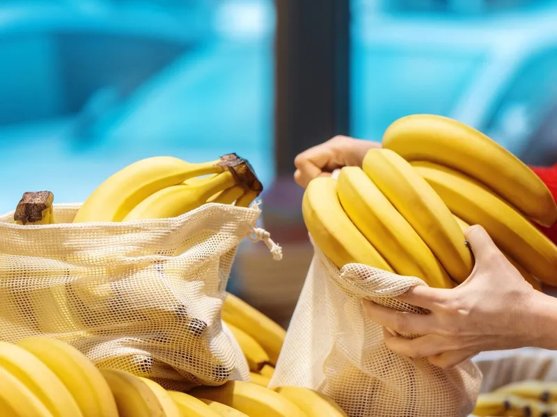 De ce unele banane din supermarket sunt umede și lipicioase? Clienții trebuie să fie atenți - Foto: Freepik.com (rol ilustrativ)