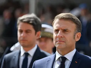 Criză politică în Franța. Macron îi cere premierului să nu demisioneze: Stabilitatea țării, în joc - Foto: Profimedia images