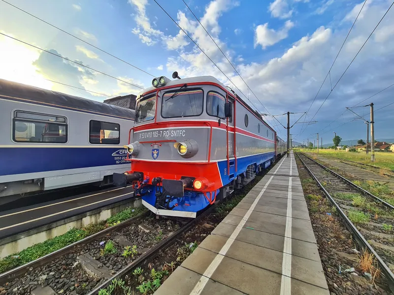 Tren plin cu copii care se întorceau de la mare, blocat în câmp peste nouă ore, lângă București/FOTO: Facebook/CFR Călători