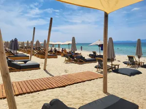 Românii „fug” în Grecia la mare: „E mai ieftin, știu să trateze turiștii”. Mix grill - 26 €/2 pers - Foto: Facebook/Forum Halkidiki - Imagine cu rol ilustrativ