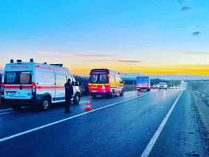 Accident grav pe Autostrada A1 la KM 230 cu 3 victime și 4 mașini implicate. Trafic blocat în zonă - Foto: Facebook/Ambulanța - Caracter ilustrativ