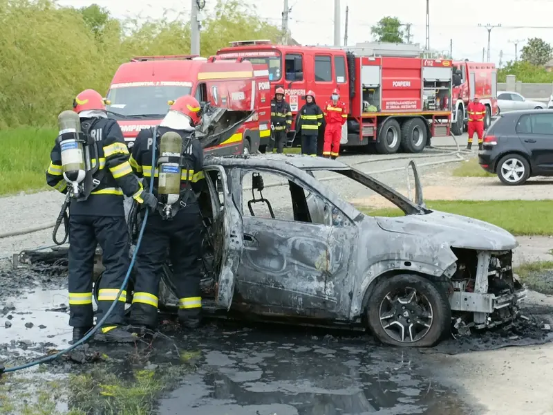 Mașină Dacia Spring făcută scrum Foto: Facebook/Ionel Cârnu