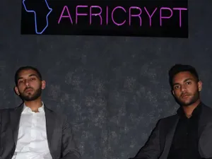 Doi frați au fondat platforma de criptomonede Africrypt. Sunt de negăsit după dispariția a 3,6 mld $. / Foto: news.ro