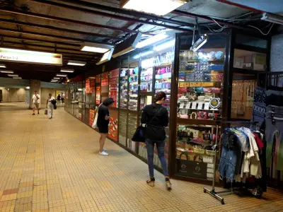 Spațiile comerciale din stații sunt închiriate  pe bani frumoși. / Foto: bucurestiulmeudrag.ro