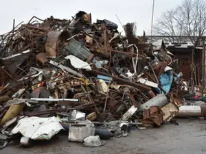 Fierul vechi din curtea lui Gheorghe Dincă FOTO: ANABI