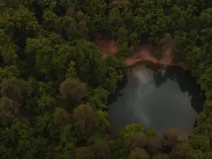 Vacanță inedită la cea mai mare piscină naturală din vestul Europei,  la 10 kilometri de Baia Mare/FOTO: Captura Youtube