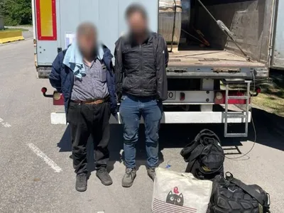 Un camion transporta spre Ucraina doi sirieni, ascunşi printre rulouri de tablă - Foto: Poliţia de Frontieră