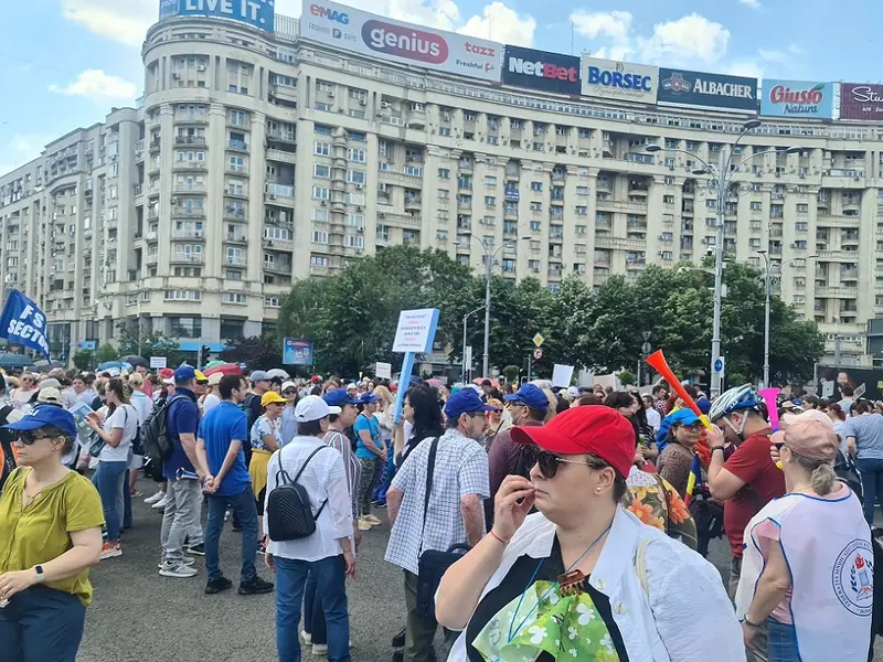 Profesorii continuă protestele Foto: Facebook/FSLI