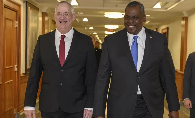 Ministrul israelian al Apărării, Benny Gantz (st), și secretarul Apărării american Lloyd Austin /Foto: aa.com.tr