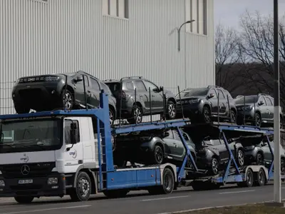 Sute de salariaţi concediaţi de Dacia Renault. Care este cauza şi cum se vor petrece lucrurile - Foto: INQUAM PHOTOS/George Călin