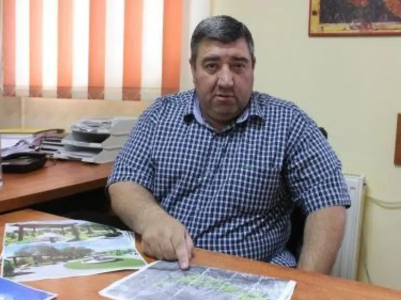 Primarul din Ştefăneştii de Jos, Robert Ştefan, reţinut joi seară, într-un dosar în care se fac cercetări pentru act sexual cu minor. / Foto: realitatea.net