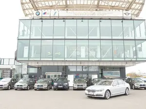 SOLUȚIE ECOLOGICĂ.  Zece BMW-uri care se alimentează și la priză: șapte BMW Active Tourer 225xe, un BMW 530e, un BMW X5 xDrive40e şi un BMW 740Le xDrive