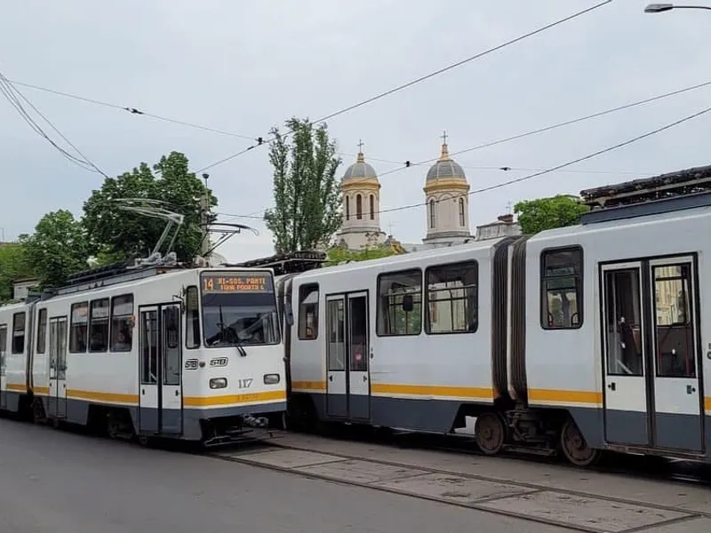 Un minor a fost lovit de un tramvai în București pe bulevardul Timișoara. Trafic blocat în zonă/FOTO: Facebook/STB