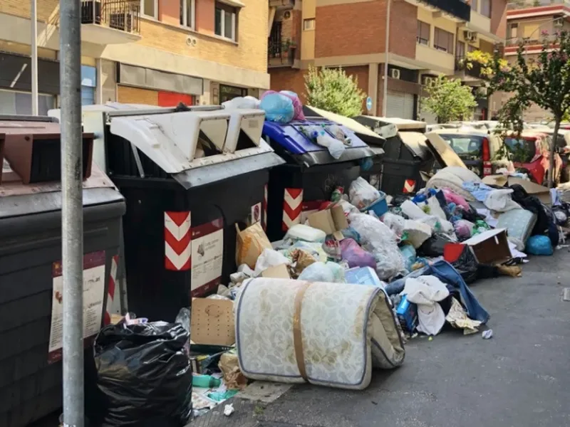 Primăria S2: Costuri mai mari pentru locuitorii care nu și-au încheiat contract la salubritate/FOTO: npr.org