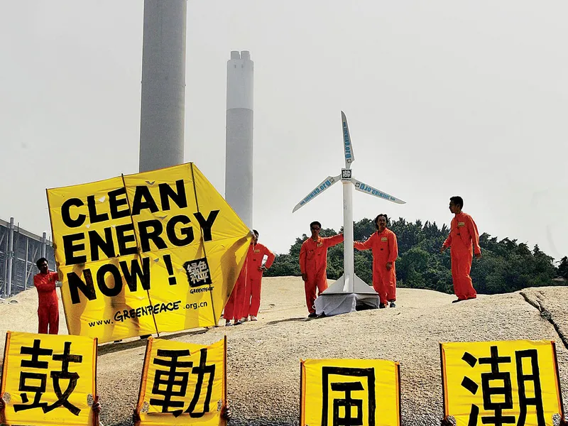 Activiștii Greenpeace din Hong Kong în 2005