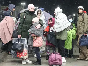 VIDEO O bunică și doi nepoți și-au strâns viața într-o șacoșă „de-un leu” și au fugit în România / Inquam Photos / Bogdan Buda