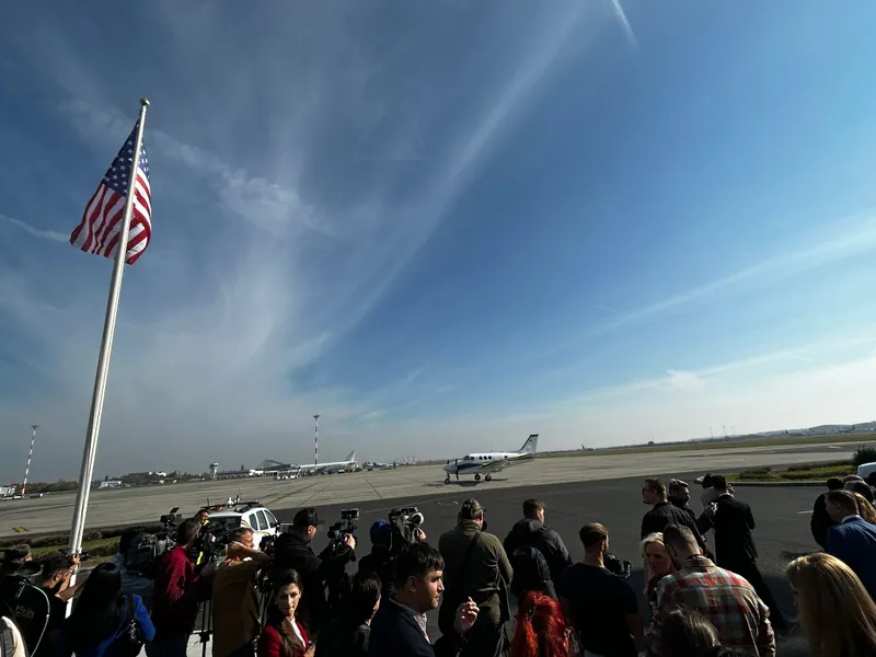 Primul avion care aduce ploaia sau combate grindina, lansat în România de ambasadorul SUA - Foto: NW