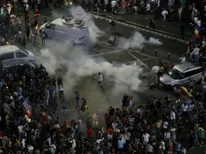 Incidente la protestele romanilor din diaspora fata de guvernul PSD, in Piata Victoriei, vineri, 10 august 2018 Foto: Inquam Photos / Octav Ganea