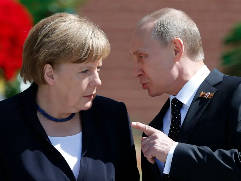 Merkel vrea să-l convingă pe Putin să-și mai retragă din trupe/Foto: Black News