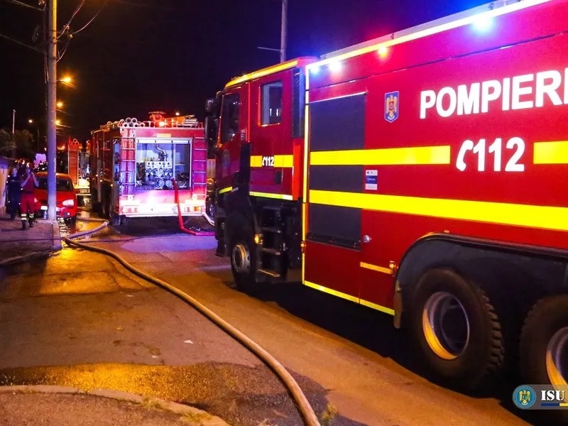 Pompierii au intervenit să stingă incendiul la camera de corpuri delicte a Poliției Foto: ISU B-If (imagine cu rol ilustrativ)